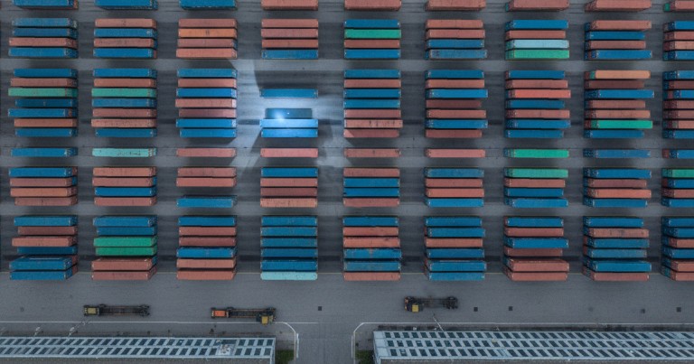 Seguimiento real-time en rutas internacionales: optimización para PyMEs exportadoras
