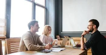 Transforme la complejidad en oportunidades, y los riesgos en operaciones seguras con nuestra asesoría